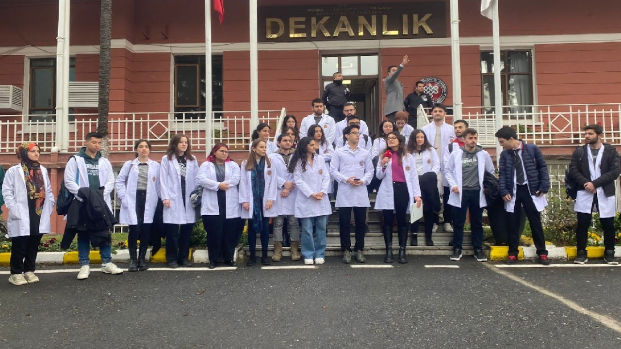 Cerrahpaşa'da uzaktan eğitim kararına protesto