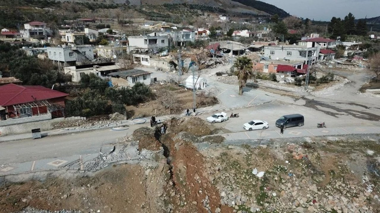 Depremde 200 evden 190'ı yıkıldı