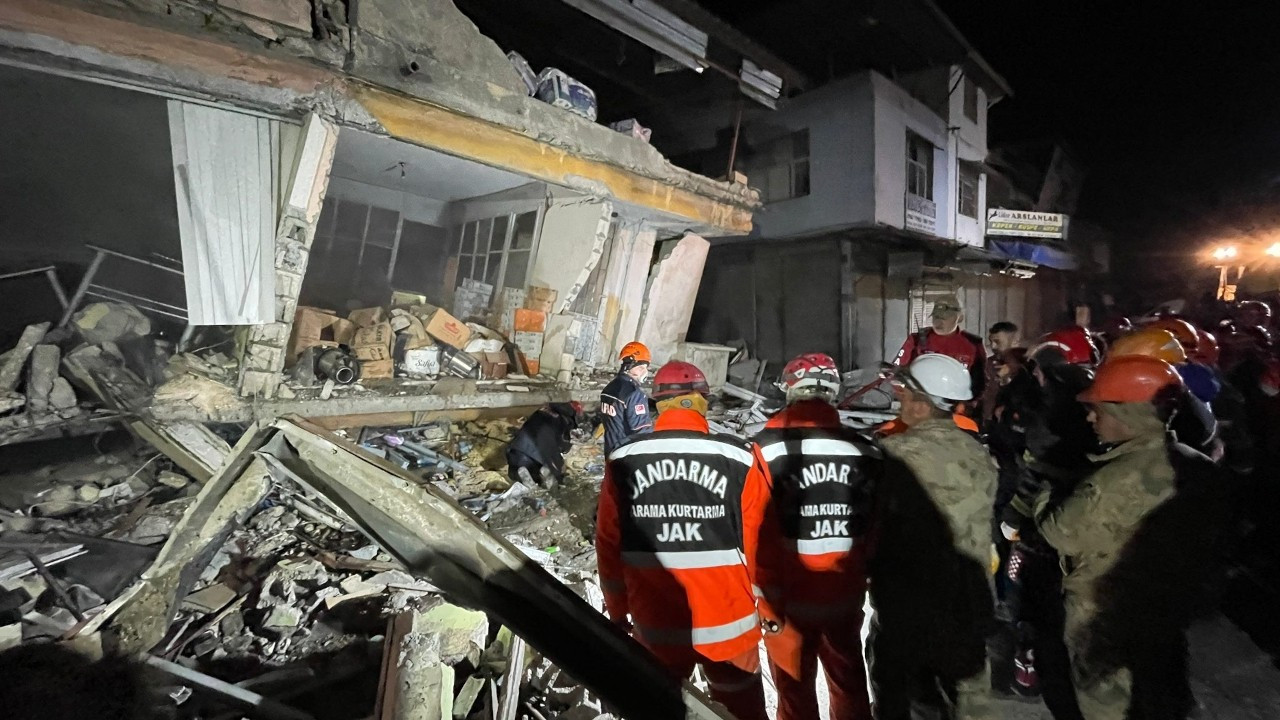 Hatay'da deprem fırtınası: 6.4, 5.8, 5.2, 5.2