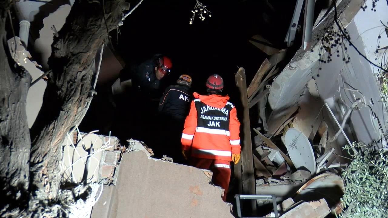 Hatay'da eşya almak için girdikleri ev depremde yıkıldı: 3 ölü