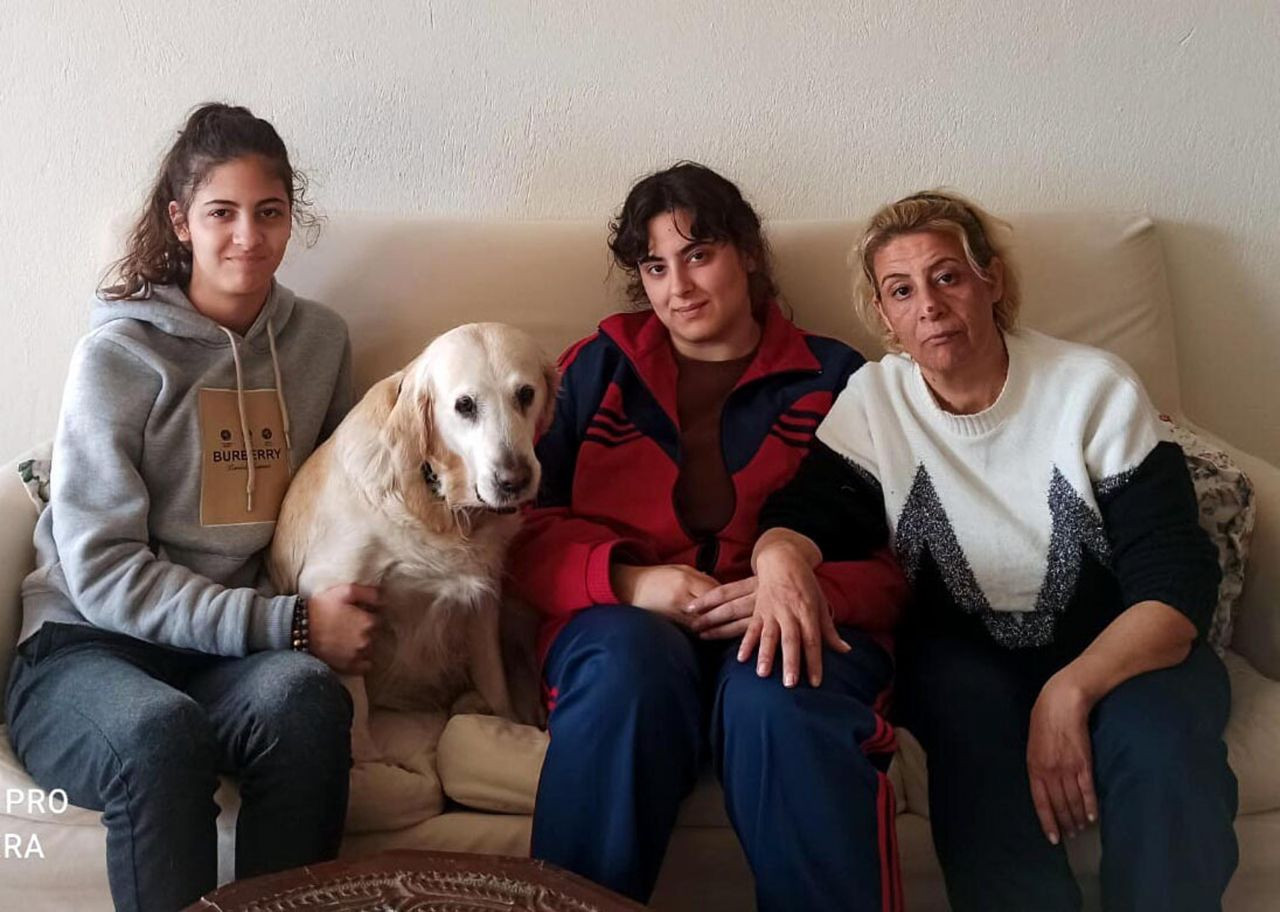 Hatay'da bir aile: Köpeğimiz Asil, bizi göçük altında kalmaktan kurtardı - Sayfa 1