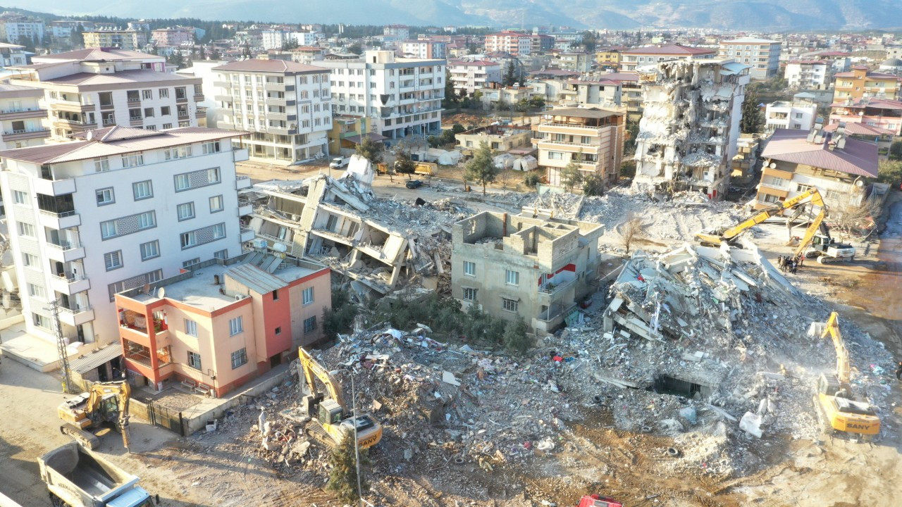 Antep'te, depremde yıkılan binalarla ilgili 22 kişi tutuklandı