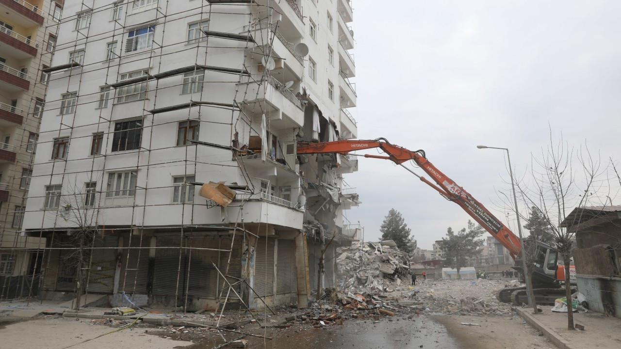 Mahkeme, Diyarbakır’da hasarlı yapıların yıkımını durdurdu