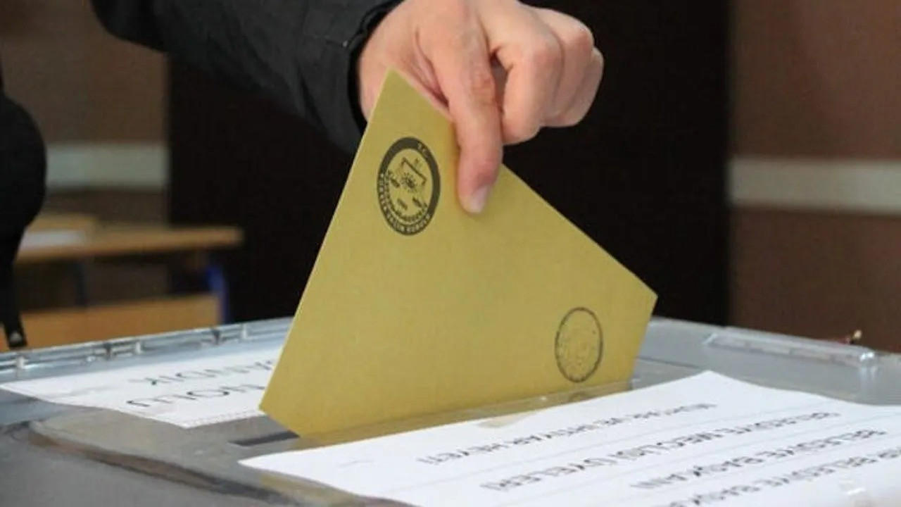 Seçim formülü: Depremzedeler şehir dışında görevli polisler gibi oy kullanacak