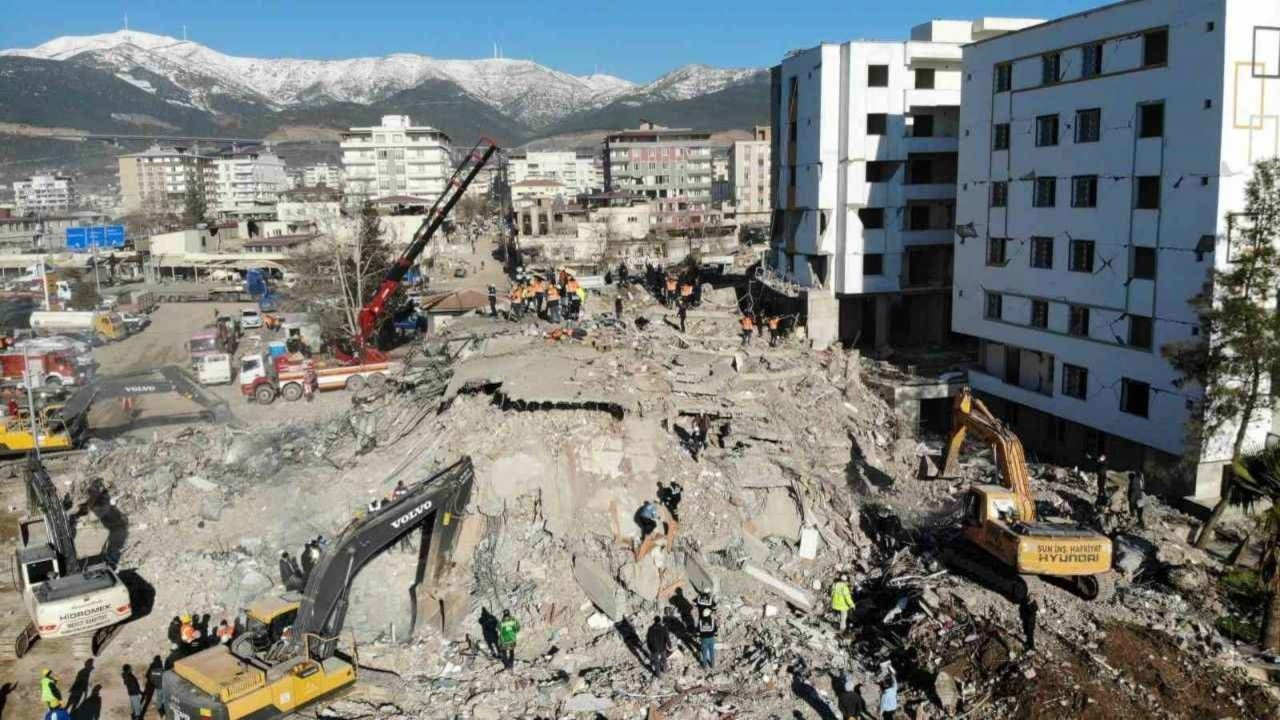 Nurdağı'nda yıkılan otelin müteahhidi AK Partili Meclis üyesi çıktı