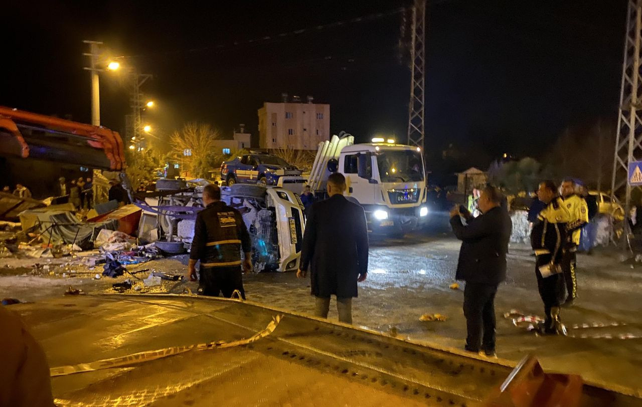 Osmaniye'de yoldan çıkan iki kamyonet, askeri araca çarptı: 2 ölü, 4 yaralı - Sayfa 2