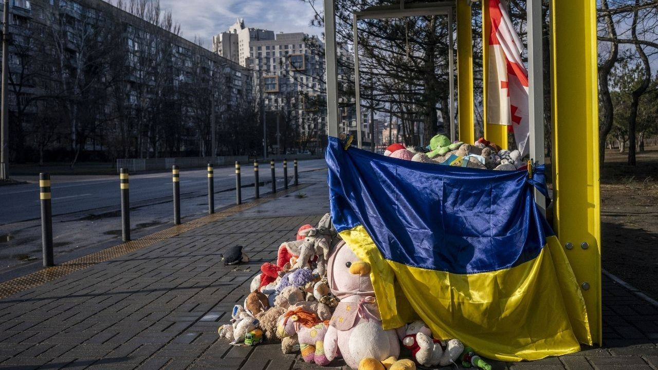 Ukrayna: Bir yılda 461 çocuk hayatını kaybetti