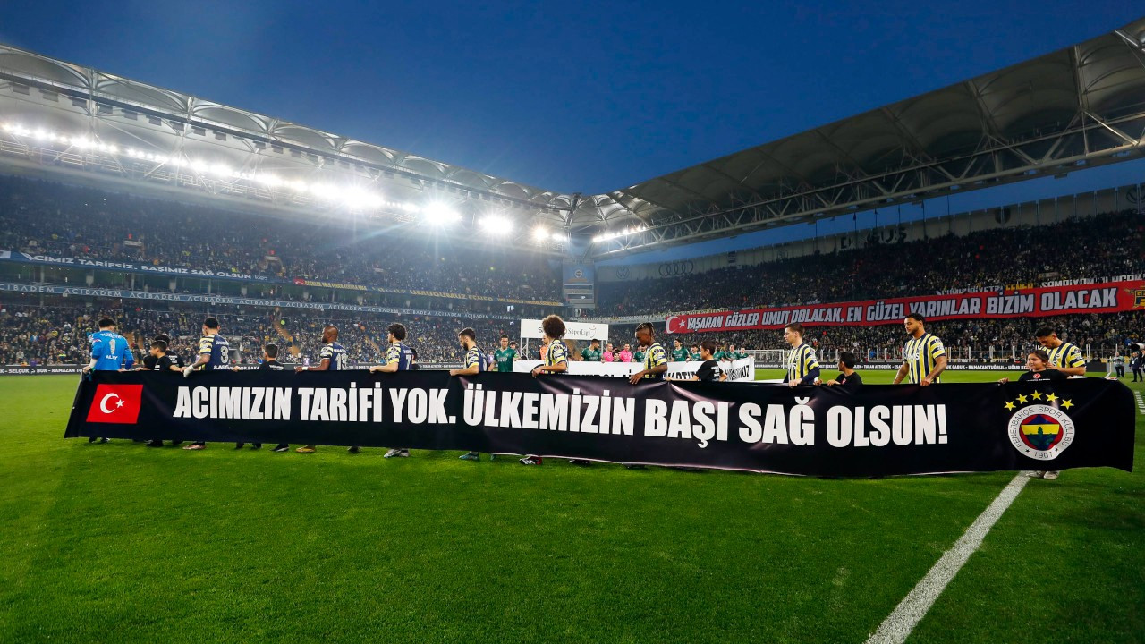 Fenerbahçe tribünlerinde 'Hükümet istifa' sloganı