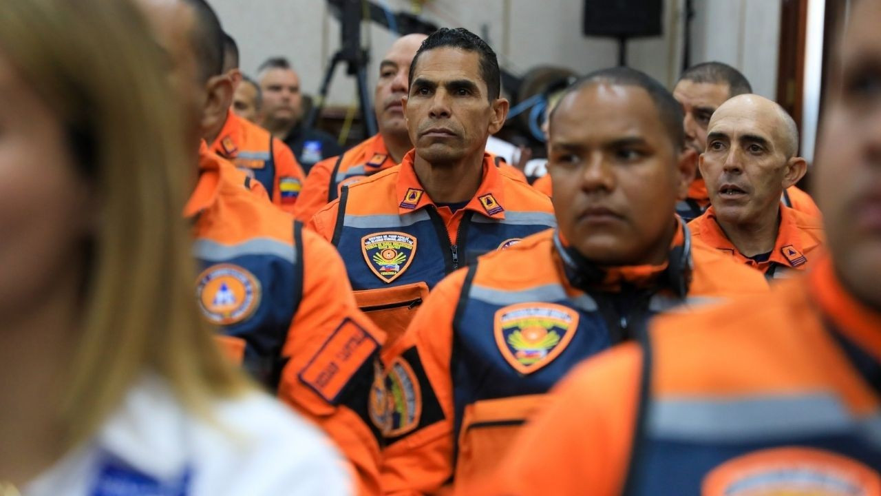 Türkiye’den dönen kurtarma ekibine Venezuela’da madalya