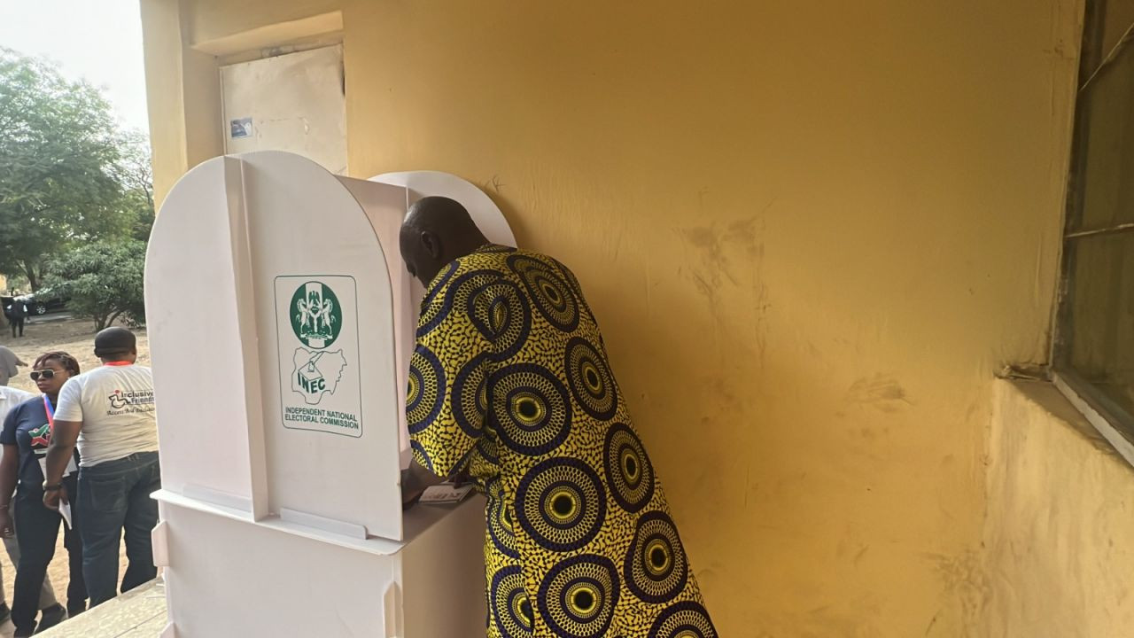 Nijerya, sandık başında: 8 oy kullanma makinesi çalındı - Sayfa 2