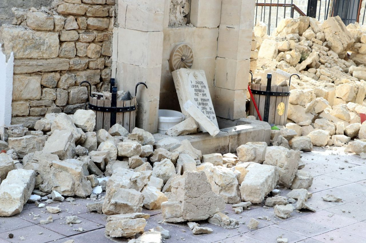 Depremde hasar gören 113 yıllık Meryem Ana Kilisesi ibadete kapatıldı - Sayfa 3