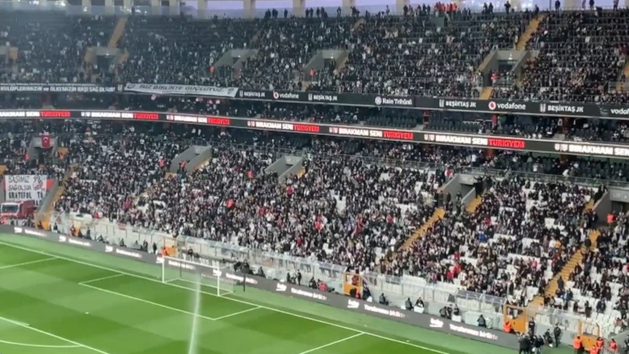 Beşiktaş tribünlerinde de 'Hükümet istifa' sloganı