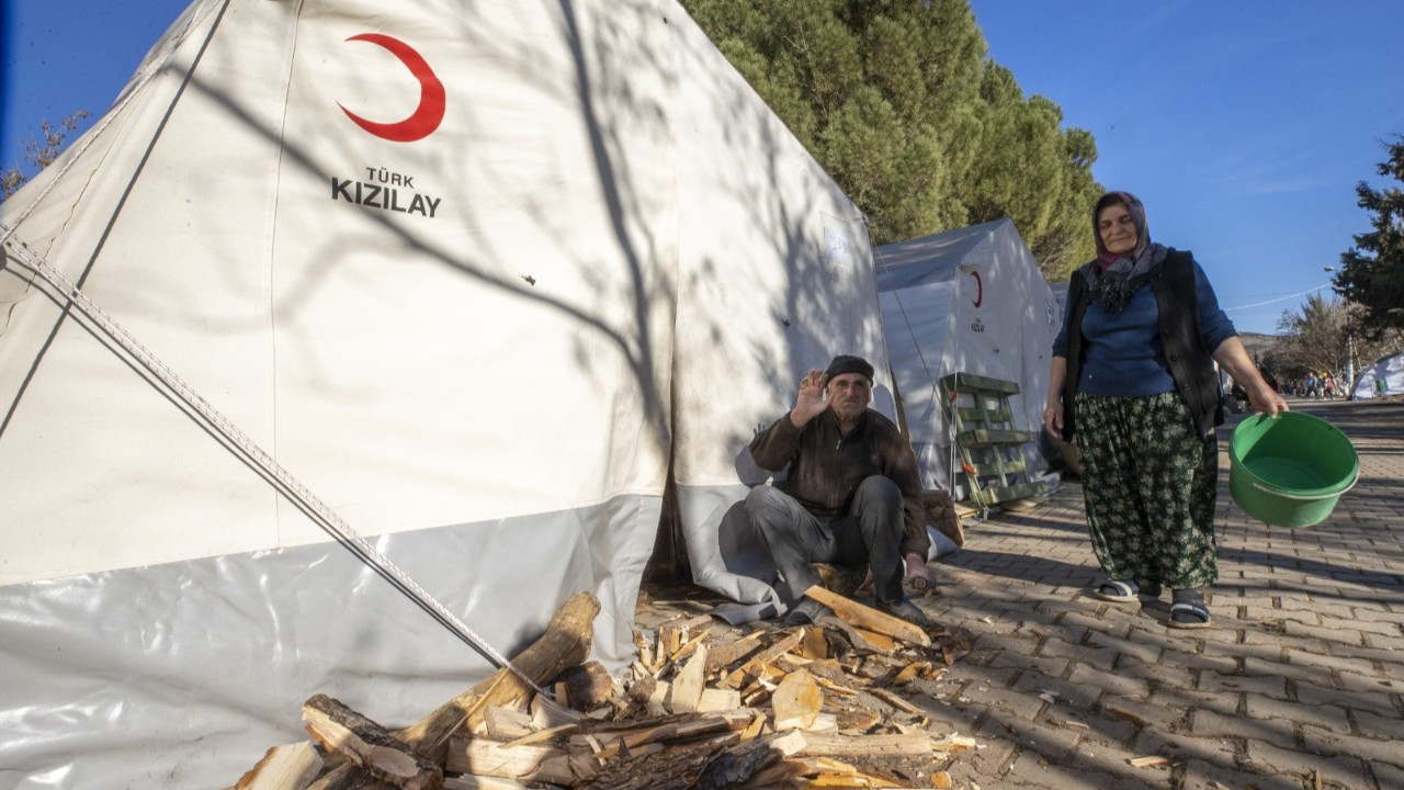 Kızılay çadırları: 'Asrın felaketi, asrın ticaretine dönüşmüş'