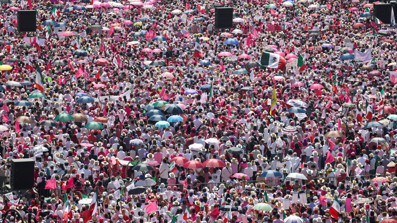 Meksika'da 100 bin protestocu sokakta