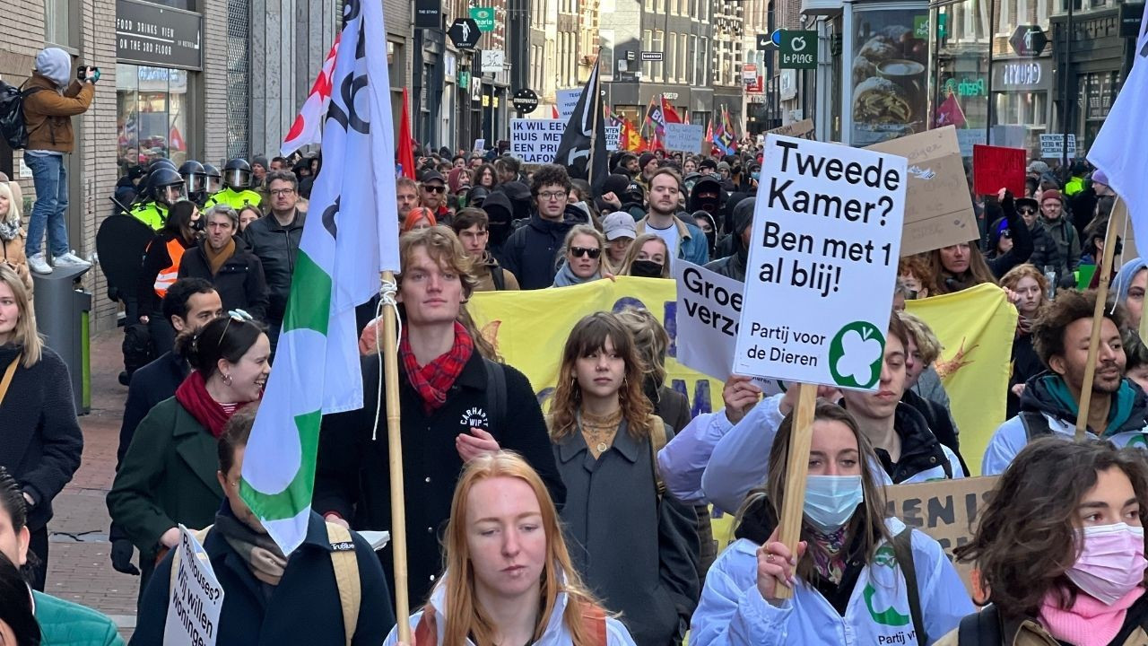 Amsterdam'da protestolar: 'Konut krizini bitirin'