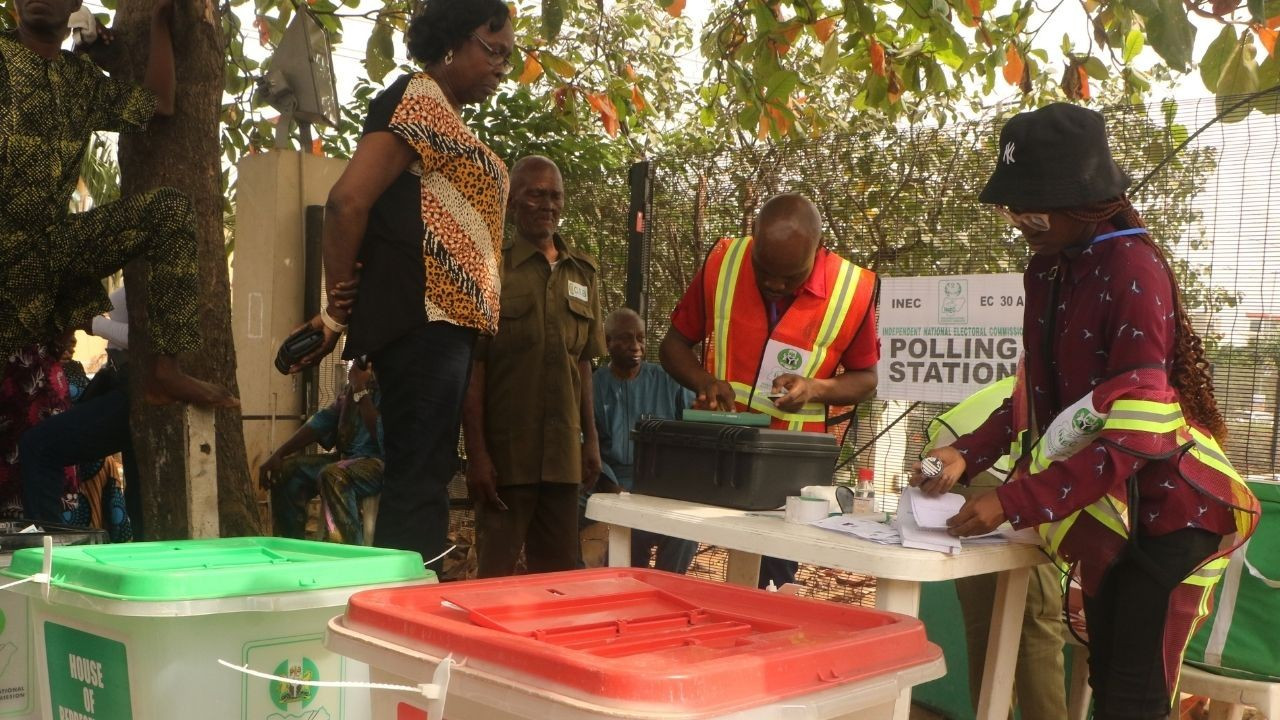 Nijerya devlet başkanlığı seçimleri: Eski vali Tinubu önde