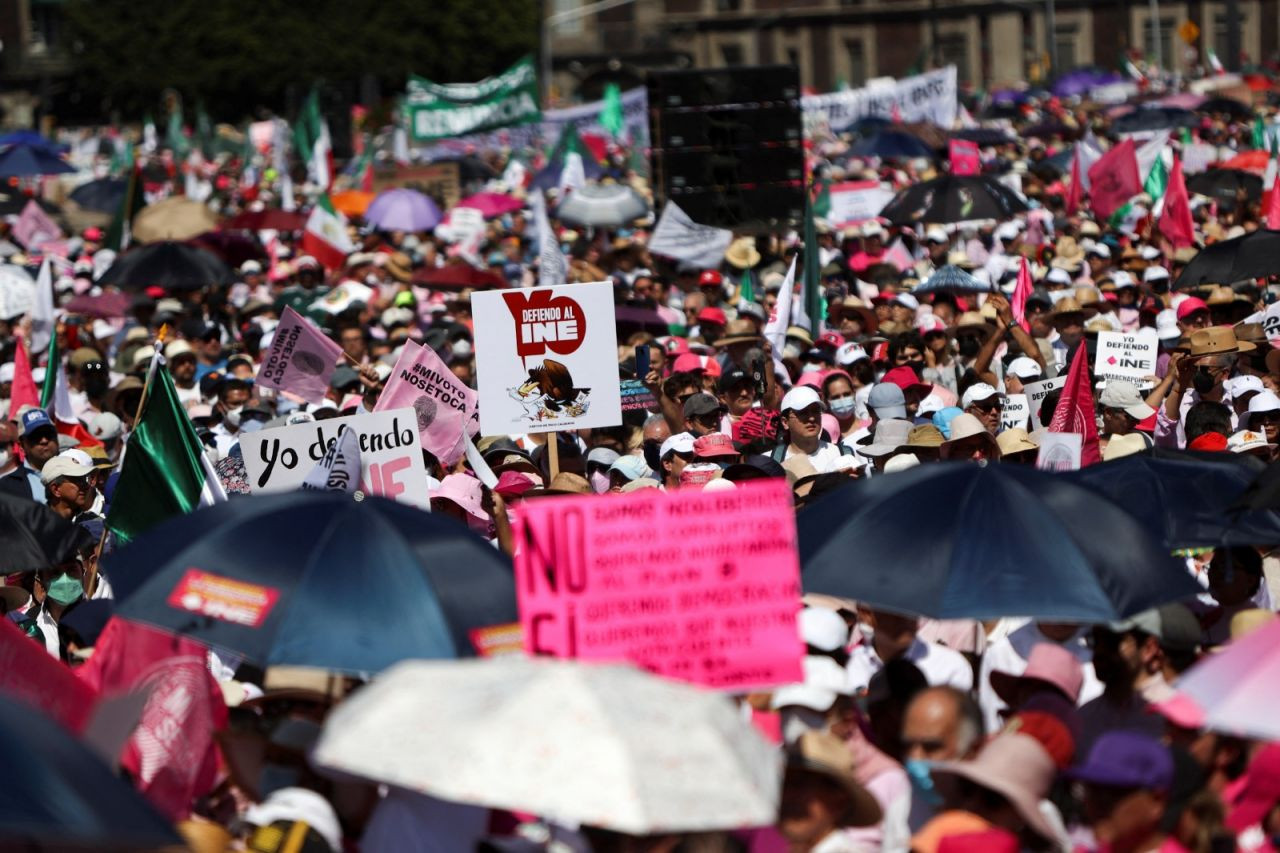 Meksika'da 100 bin protestocu sokakta: 'Demokrasimizi savunmak için savaşıyoruz' - Sayfa 4