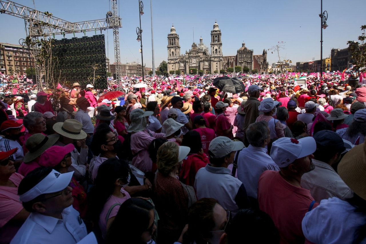 Meksika'da 100 bin protestocu sokakta: 'Demokrasimizi savunmak için savaşıyoruz' - Sayfa 2