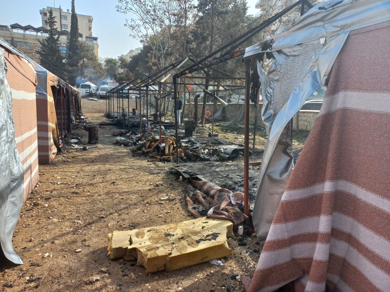 Çadır kentte yangın: İki depremzede yaralandı, 7 çadır kullanılamaz hale geldi - Sayfa 4