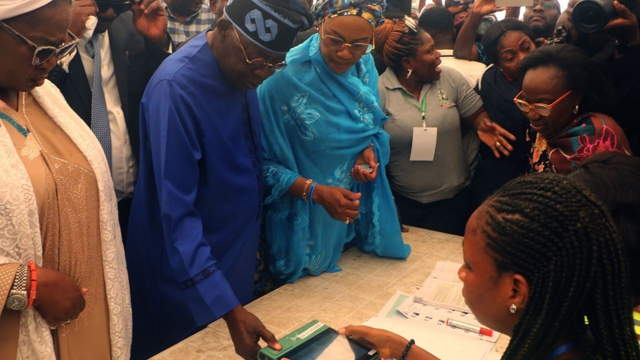 Nijerya'daki seçimi iktidar partisinin adayı kazandı