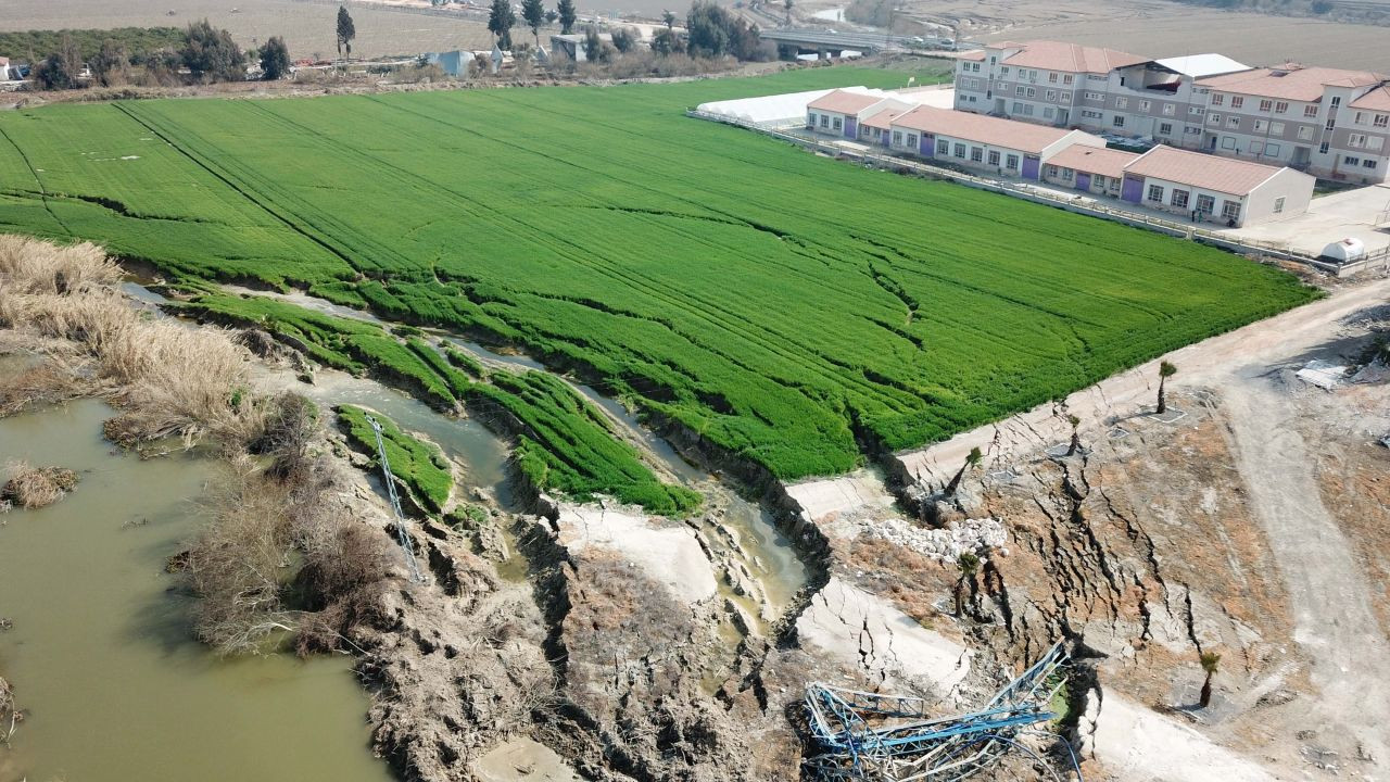 Depremden sonra Asi Nehri taştı, 50 mezarın kaybolduğu iddia edildi - Sayfa 4
