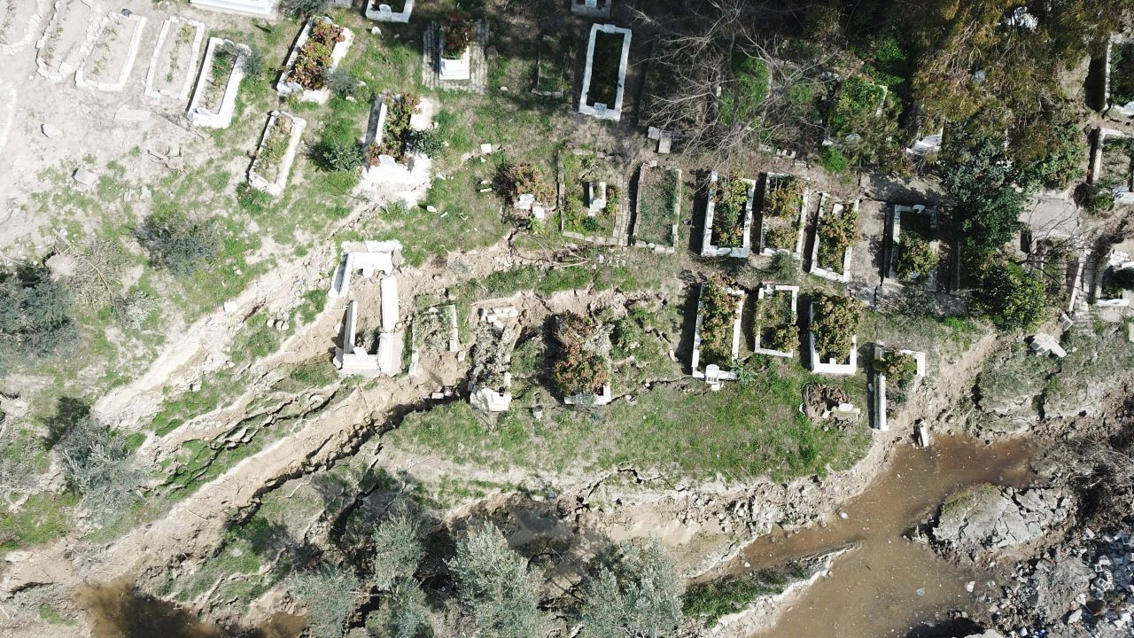 Depremden sonra Asi Nehri taştı, 50 mezarın kaybolduğu iddia edildi - Sayfa 1