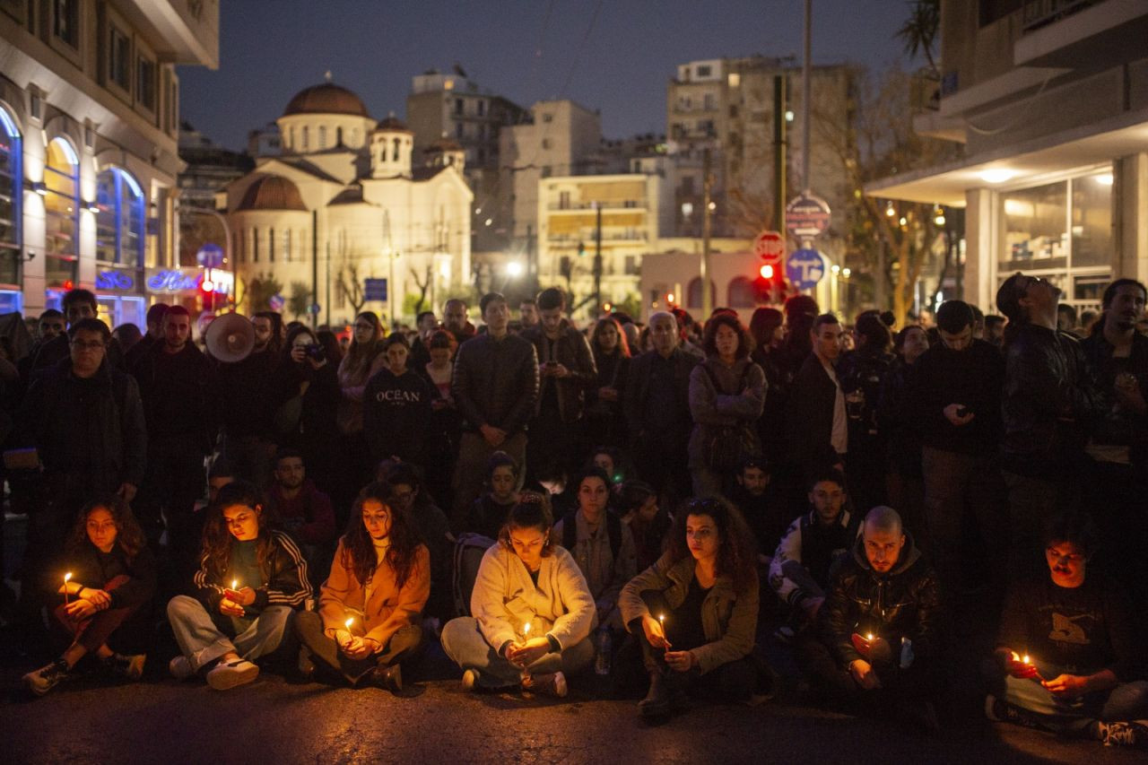 Atina'da 38 kişinin öldüğü tren kazası protesto edildi: 'Kaza değil, cinayet' - Sayfa 3