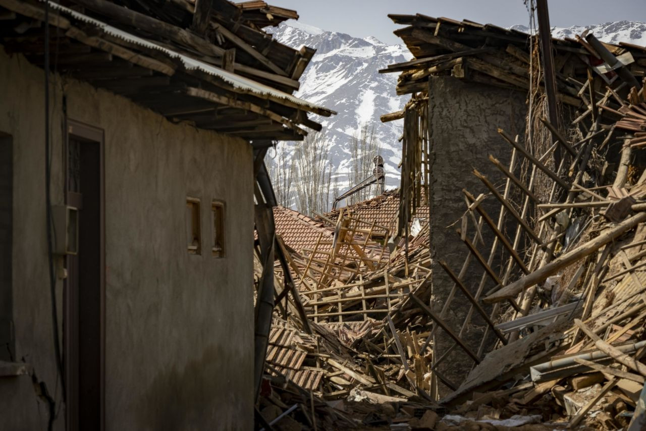 Depremin 25. gününde Malatya: Bizim ev yıkılmamış, incinmiş... - Sayfa 1