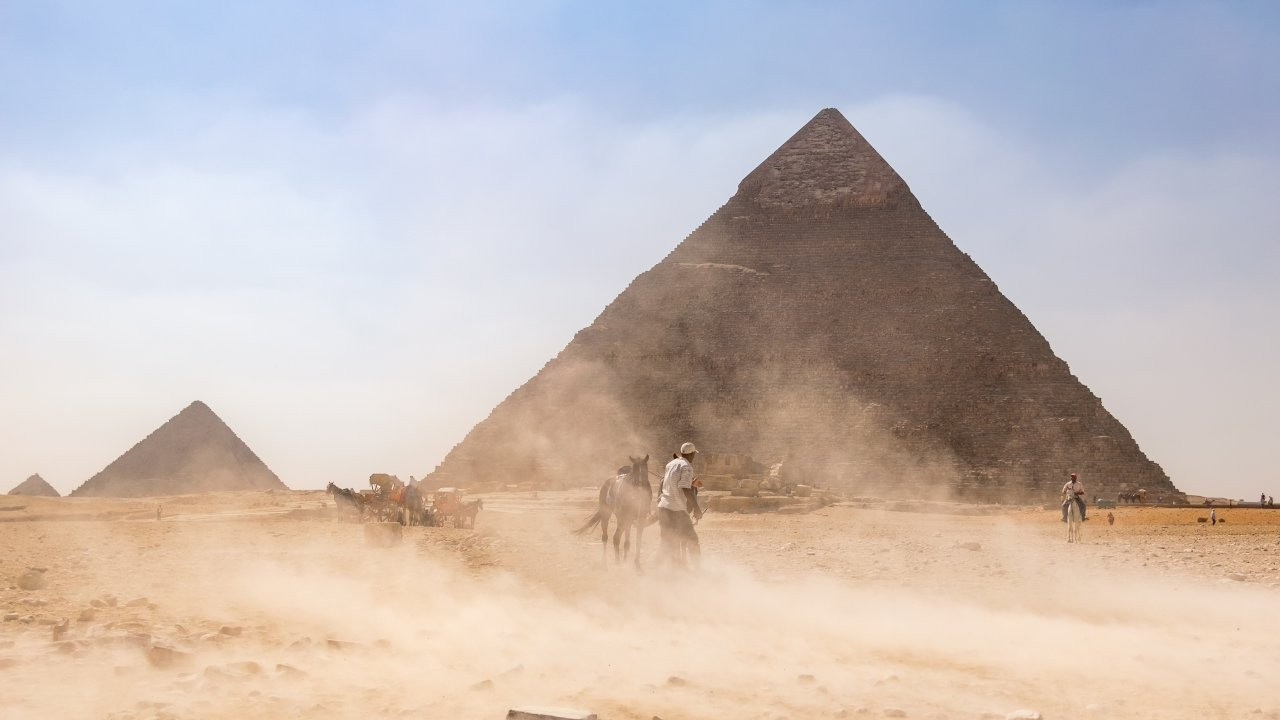 Büyük Giza Piramidi'nin içerisinde gizli bir koridor keşfedildi