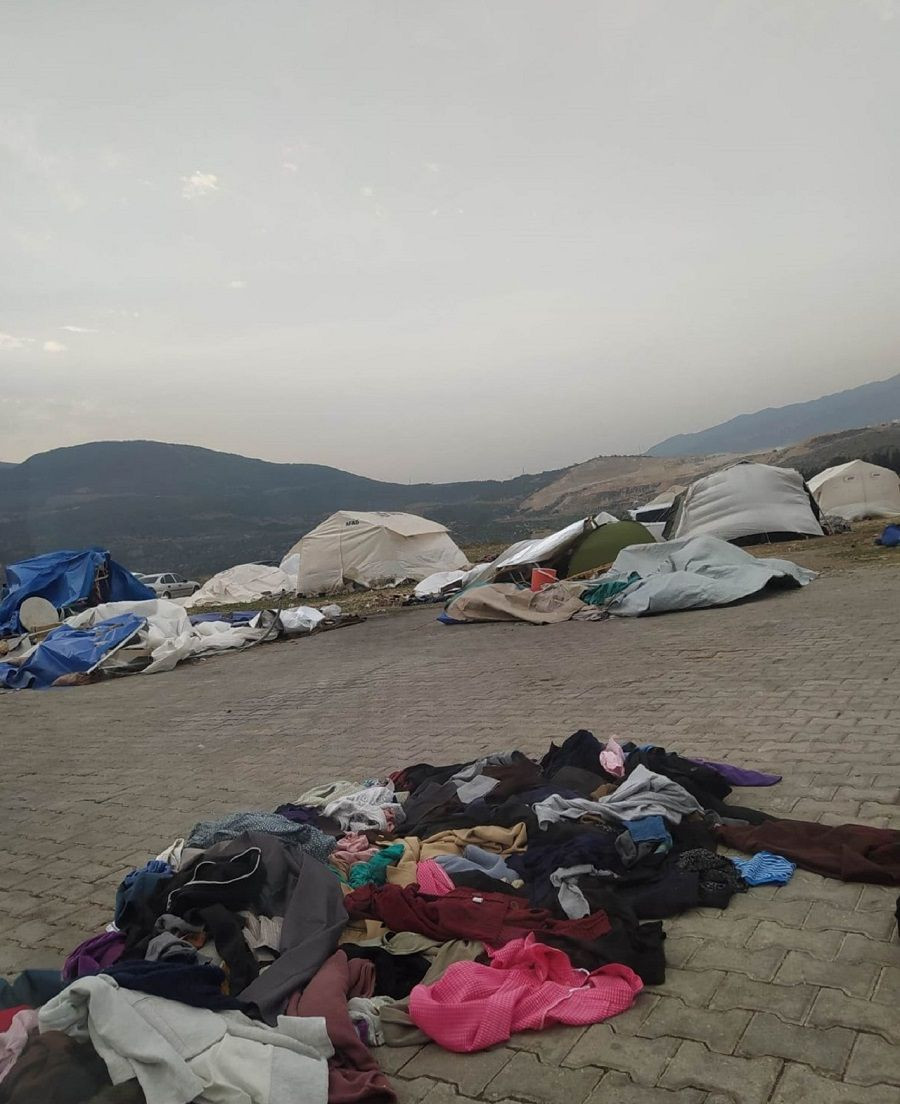 İskenderun'da kuvvetli rüzgar: Depremzedelerin çadırları yıkıldı - Sayfa 4