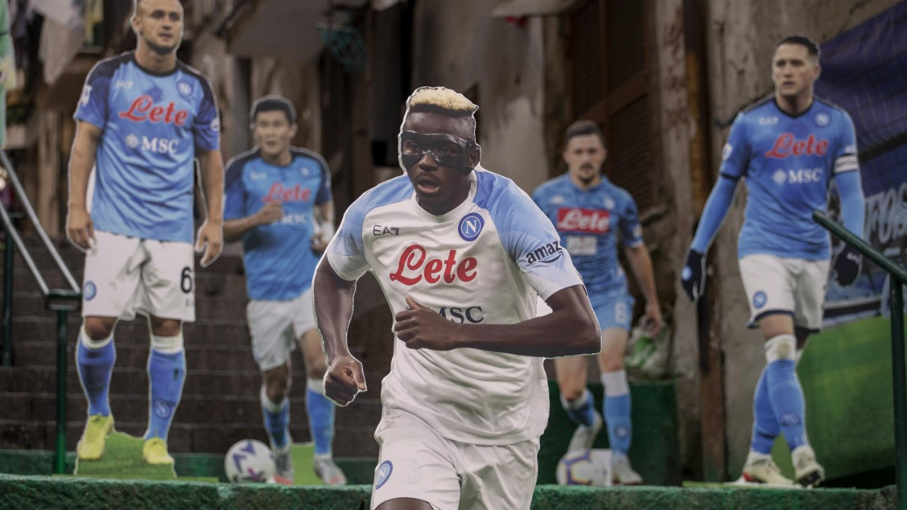 Napoli kenti futbolcu maketleriyle süslendi