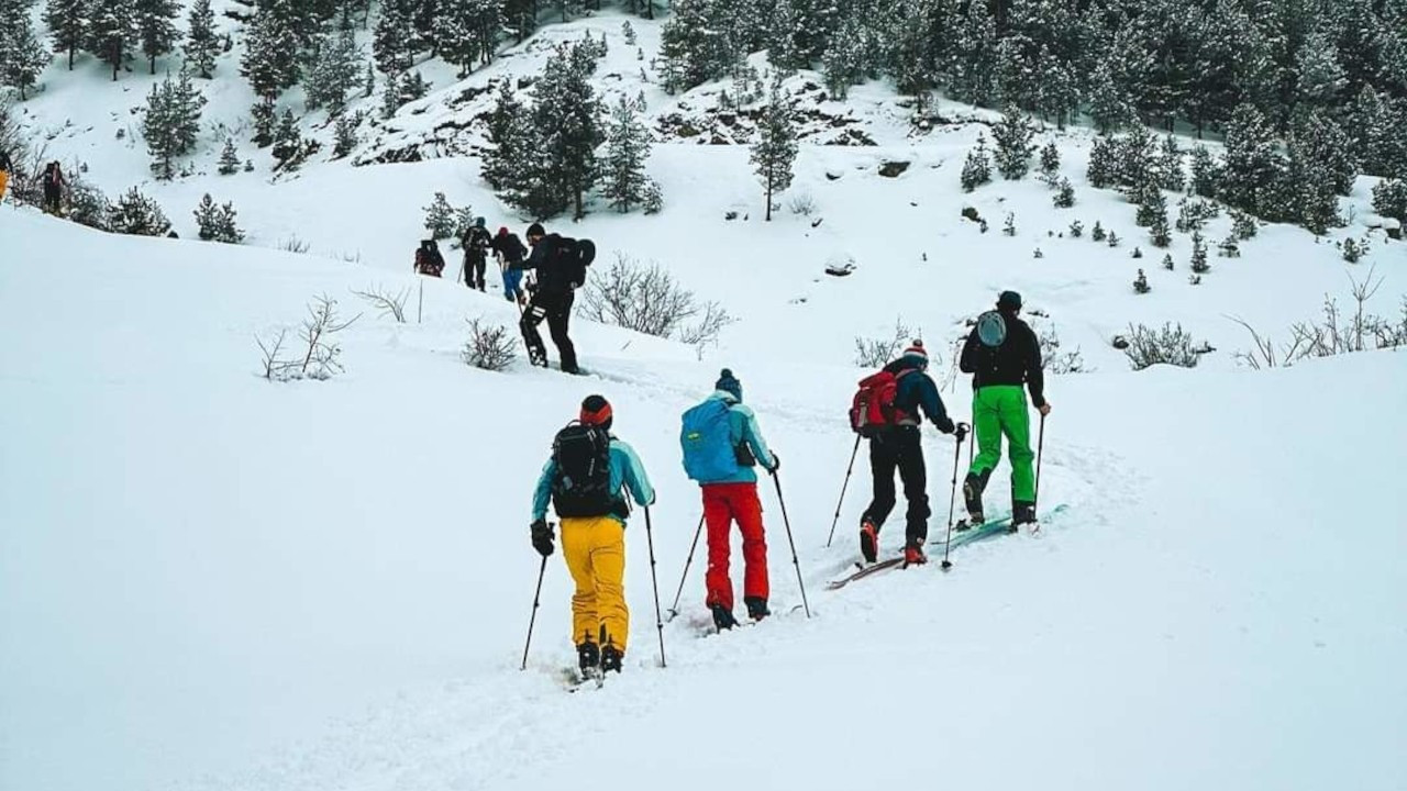 Artvin'de kayakçıların üzerine çığ düştü: 2 ölü, 7 yaralı