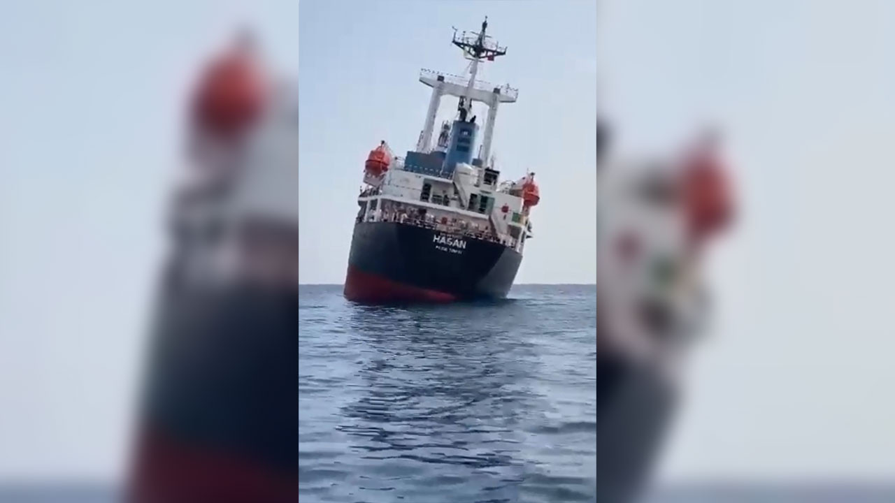 Kereste taşıyan gemi, Antalya Körfezi'nde tehlike atlattı