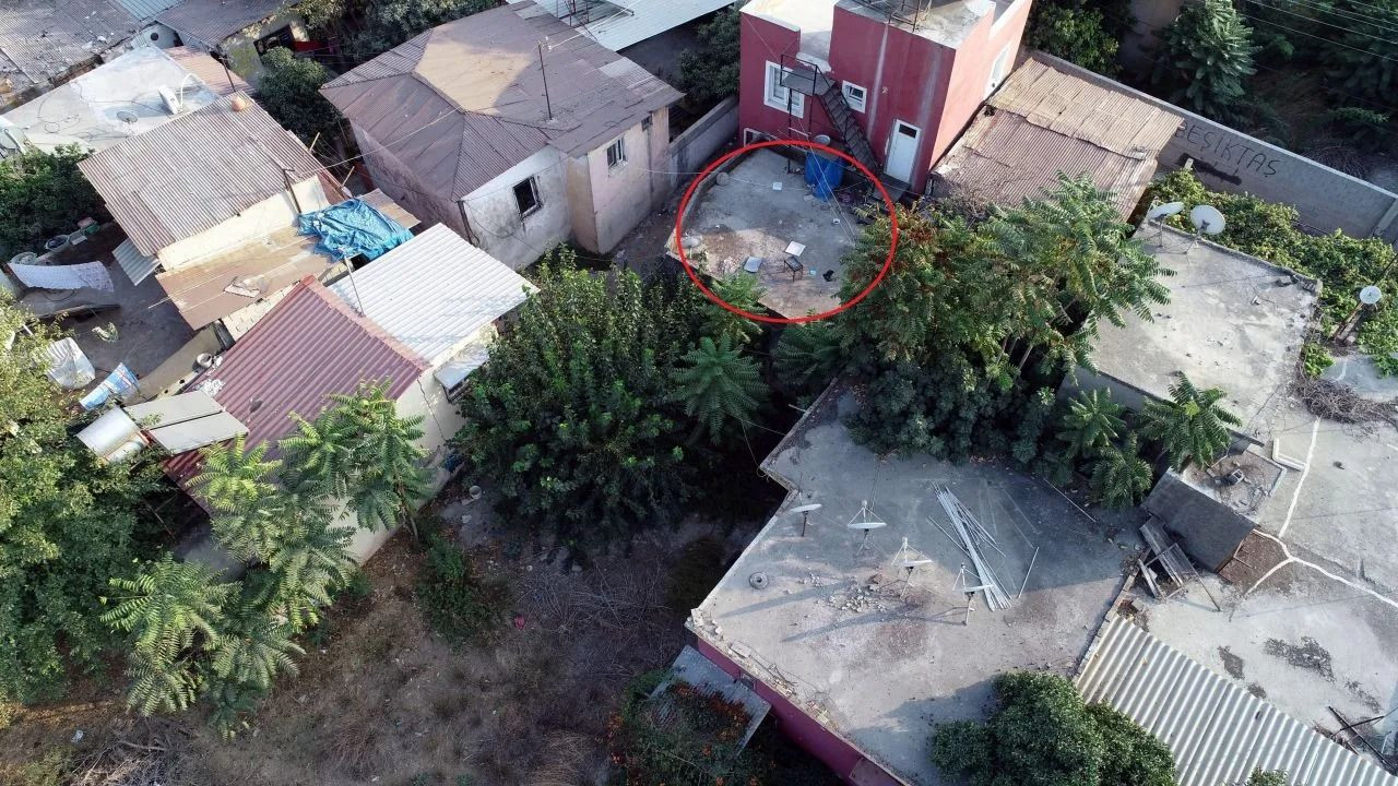 Mersin'deki 'meşhur kırmızı ev' satışa çıkarıldı: Gizeminden dolayı satılık... - Sayfa 1
