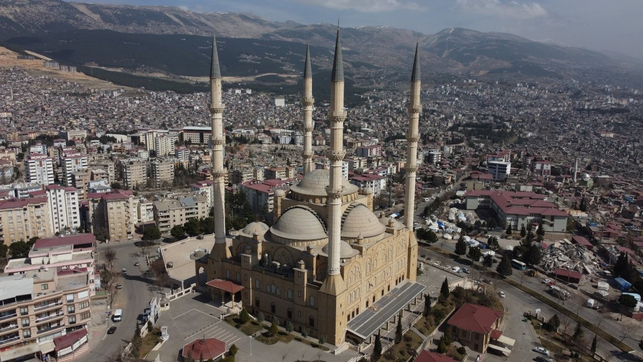 Abdülhamid Han Camisi depremlerin ardından ibadete kapatıldı