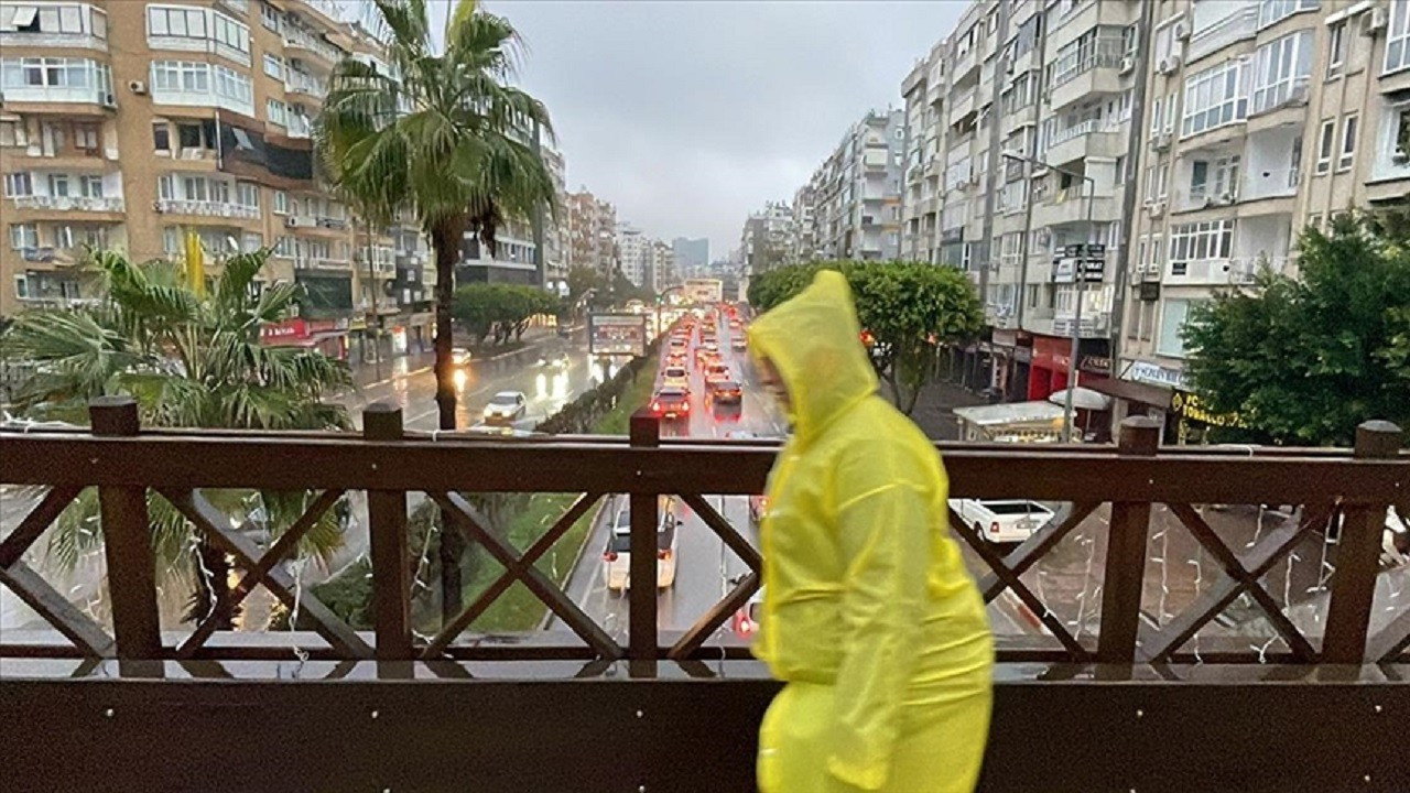 Meteoroloji'den 33 kente turuncu ve sarı kodlu uyarı: Kuvvetli yağış ve fırtına bekleniyor