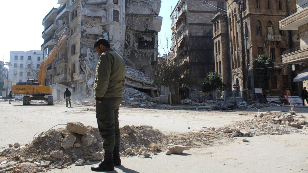 Halep'te 850 depremzede, 7 tuvaleti paylaşıyor