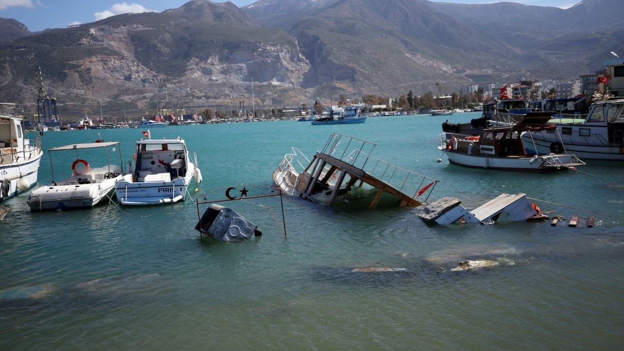 İskenderun'da lodos nedeniyle balıkçı tekneleri battı
