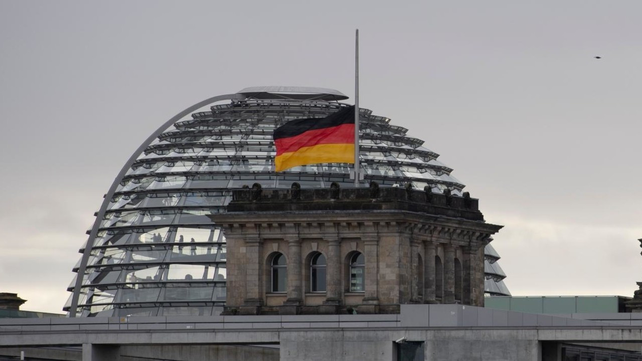 'Berlin depremzedeler için vize uygulamasını genişletmeli'