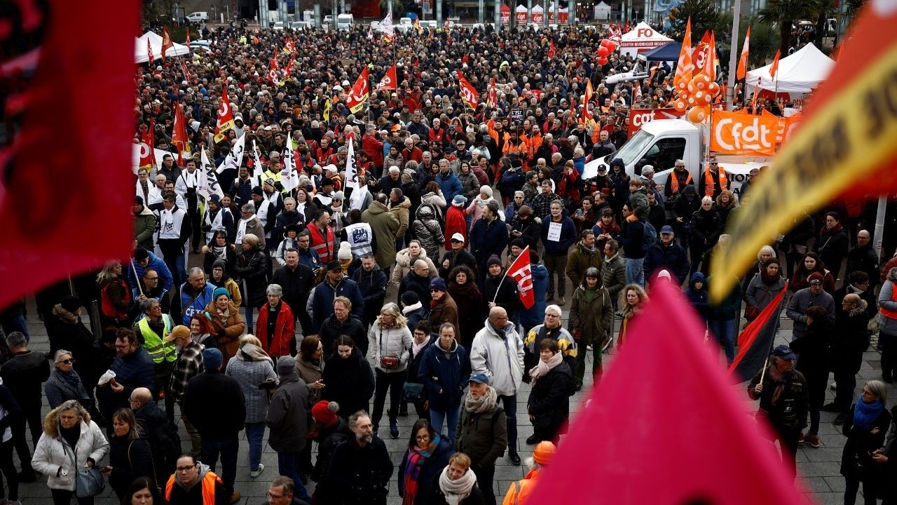Fransa'da genel grev: Yüz binlerce kişi iş bıraktı