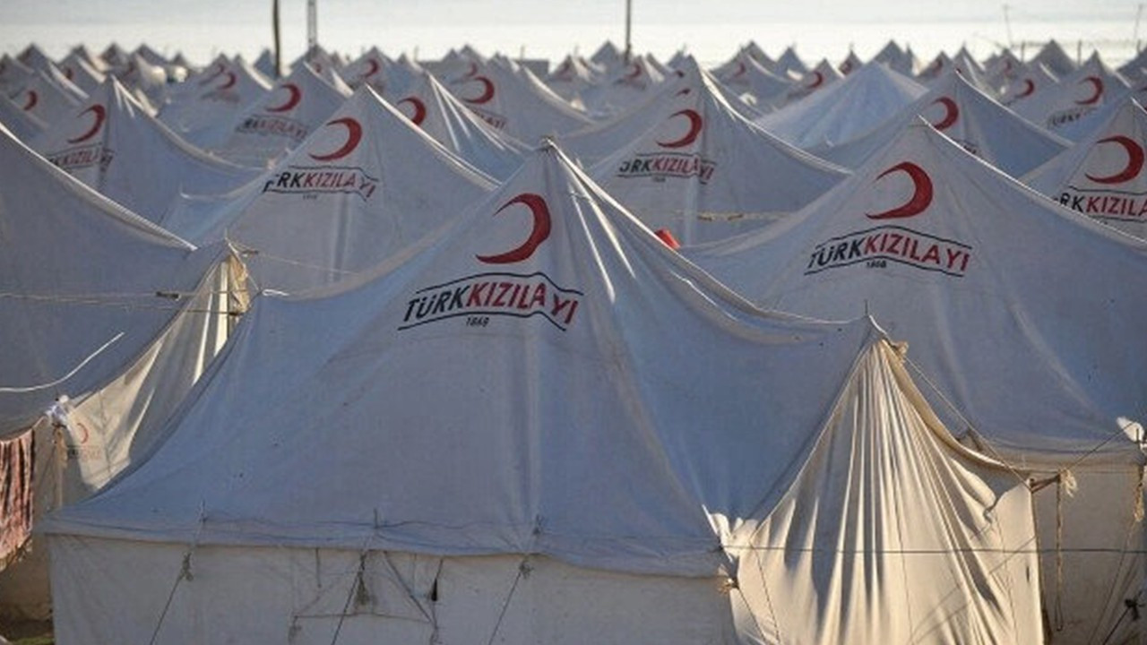 Kızılay'ın fason çadır üreticisi AK Parti teşkilatından