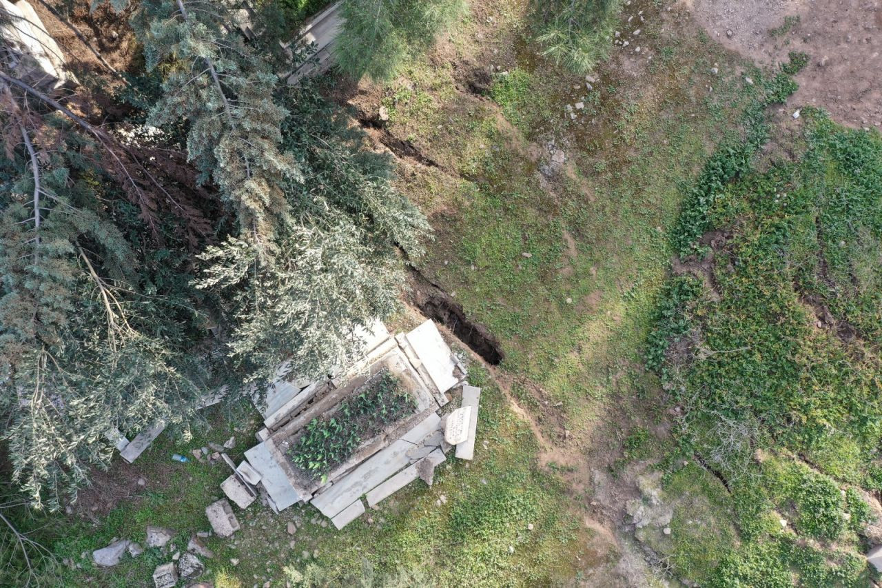 Depremler Nurdağı'ndaki mezarlıkta tahribata neden oldu - Sayfa 2