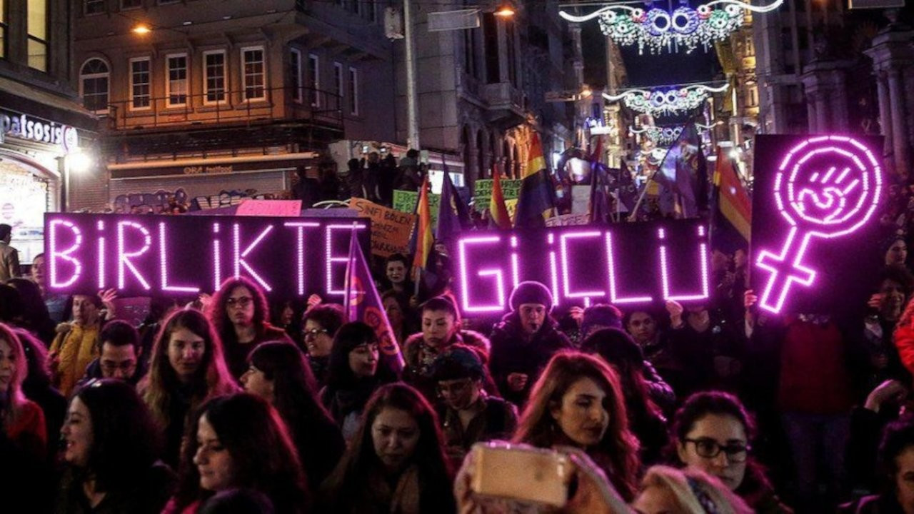 Feminist Gece Yürüyüşü'ne katıldıkları için yargılananlar beraat etti