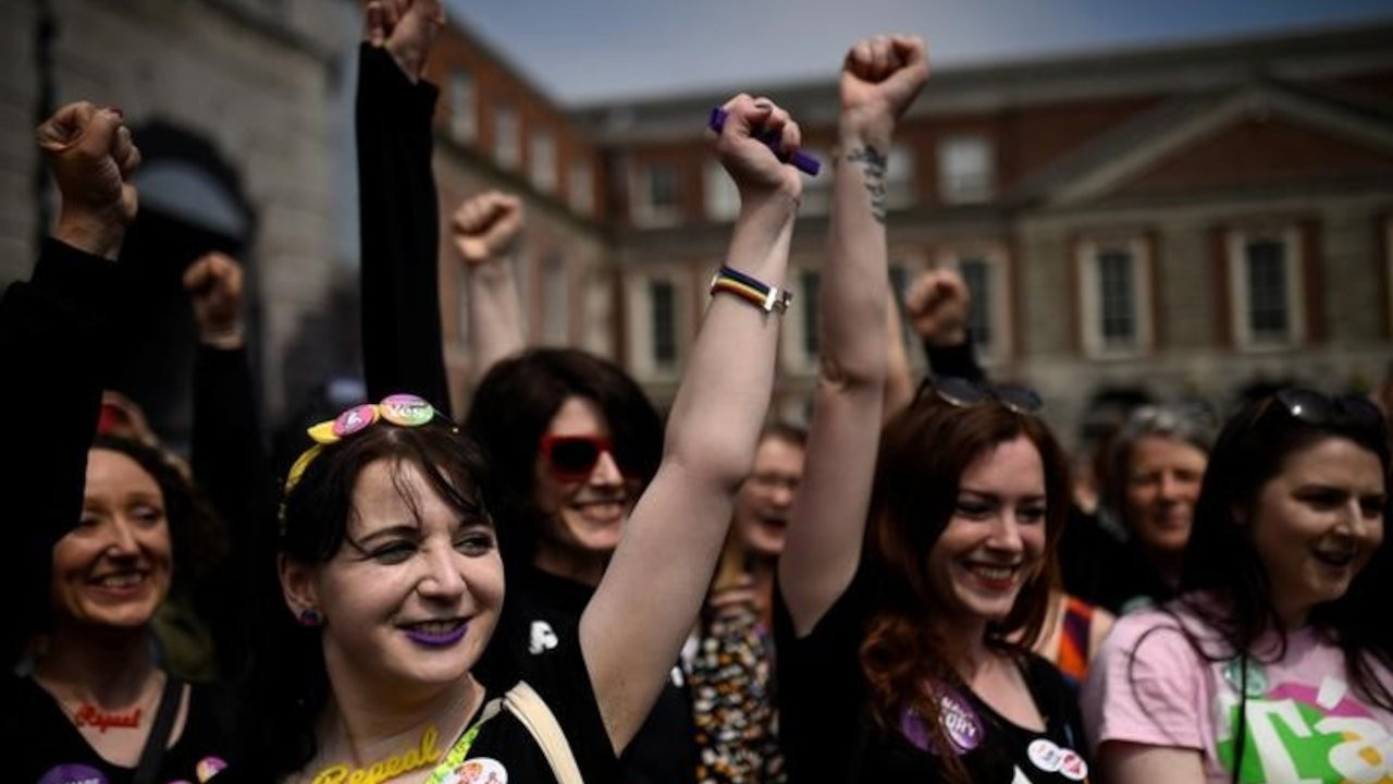 İrlanda'da cinsiyetçi Anayasa'ya karşı referandum kararı