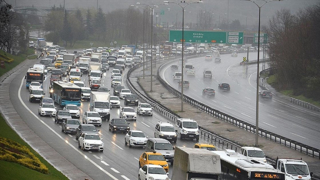İstanbul'da yağmur trafiği: Yoğunluk yüzde 70'e yaklaştı