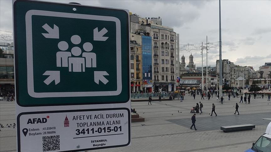 İstanbul’da binalarla çevrili toplanma alanları - Sayfa 4