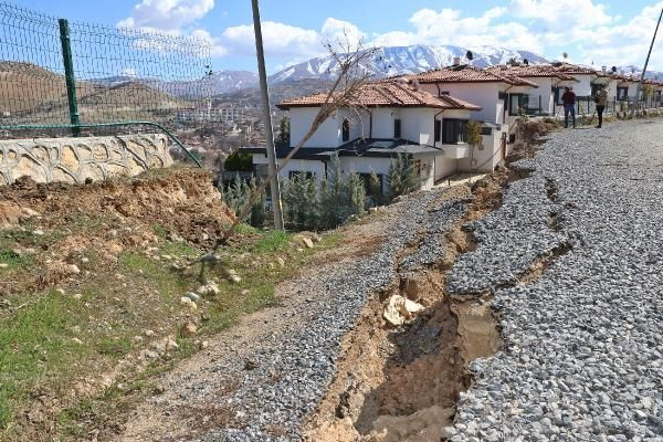Malatya'da 2 katlı 10 milyon liralık villalar depremde paramparça oldu - Sayfa 1