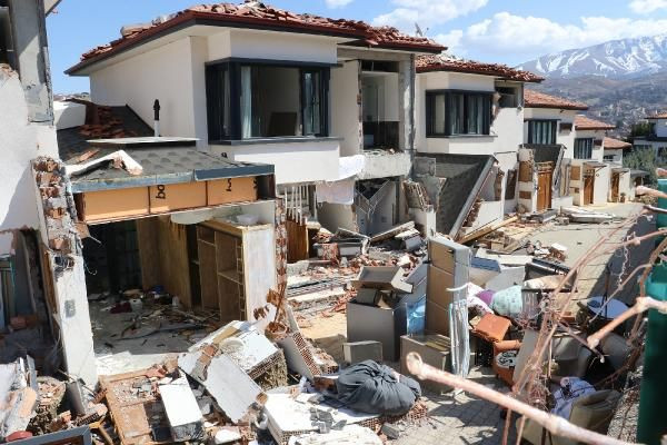 Malatya'da 2 katlı 10 milyon liralık villalar depremde paramparça oldu - Sayfa 2