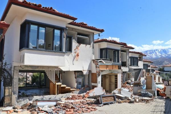 Malatya'da 2 katlı 10 milyon liralık villalar depremde paramparça oldu - Sayfa 3