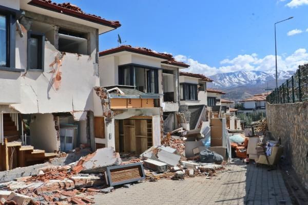 Malatya'da 2 katlı 10 milyon liralık villalar depremde paramparça oldu - Sayfa 4
